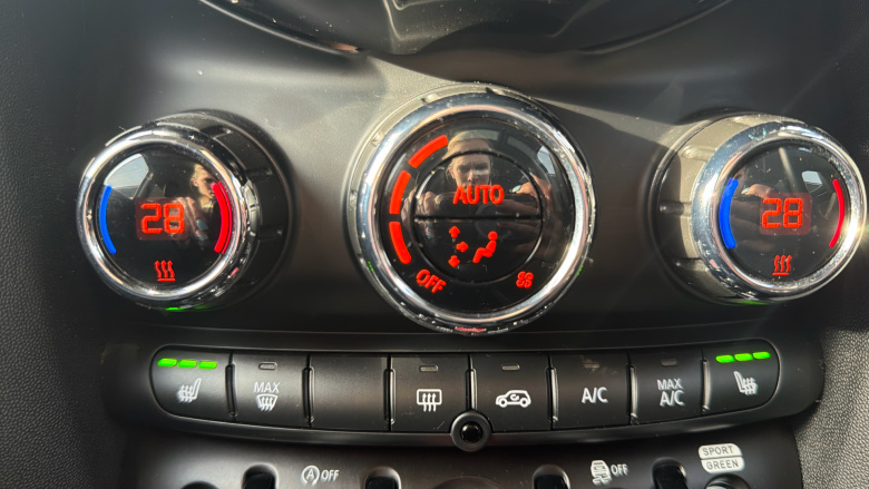 MINI Hatchback 1.5 Cooper Classic 3dr Auto Petrol Hatchback